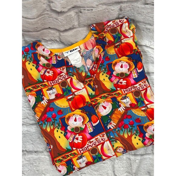 Scarecrow Scrubs Top Small Fall Halloween Autumn Harvest Two-Pocket V-Life - Picture 1 of 7